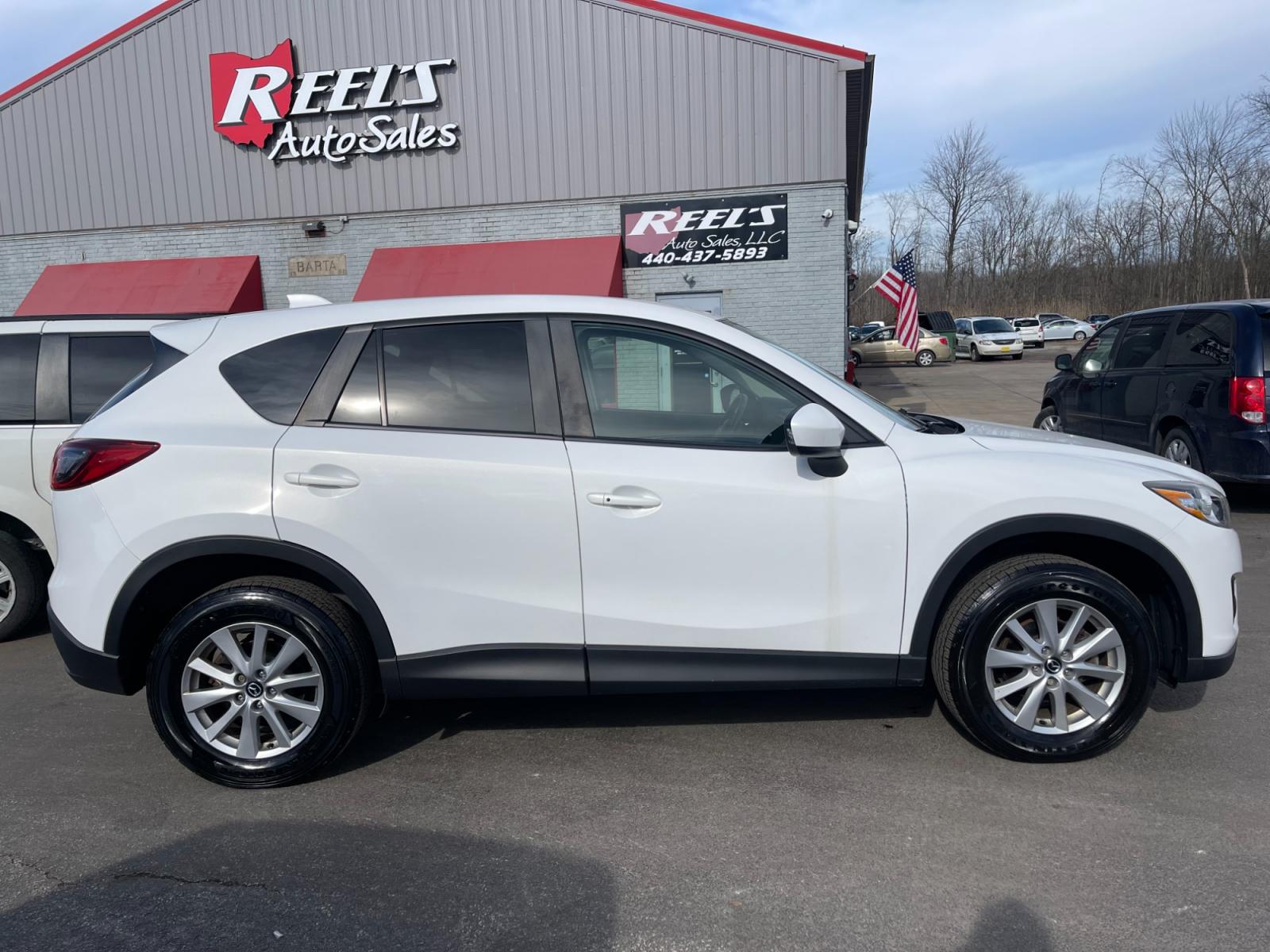 2015 White /Black Mazda CX-5 Touring AWD (JM3KE4CYXF0) with an 2.5L I4 DOHC 16V engine, 6-Speed Automatic transmission, located at 547 E. Main St., Orwell, OH, 44076, (440) 437-5893, 41.535435, -80.847855 - This 2015 Mazda CX-5 Touring AWD is a well-equipped SUV that offers a blend of performance, safety, and convenience for its drivers. Being a one-owner vehicle as per its Carfax report signifies well-attended maintenance and care. It is loaded with advanced features such as Blind Spot Monitoring and - Photo #5